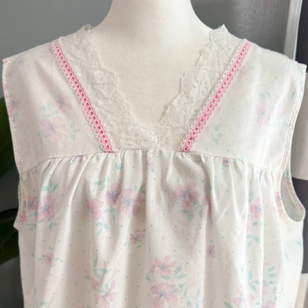Vintage Floral Nightgown Lace Trim Pink Blue Medium Sleep Dress